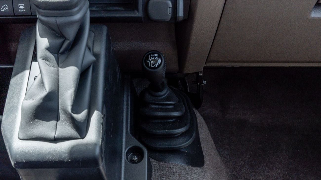 Toyota Land Cruiser 70 2026 Toyota Land Cruiser LC76 2.8L AT Diesel Full Option (Beige)