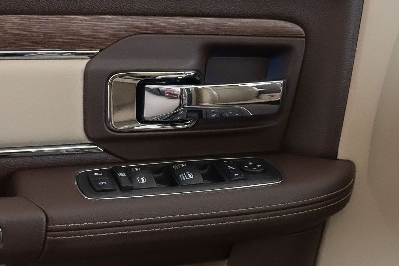 RAM 1500 2020 Dodge Ram Laramie Double Cab / Dodge Warranty & Service Contract