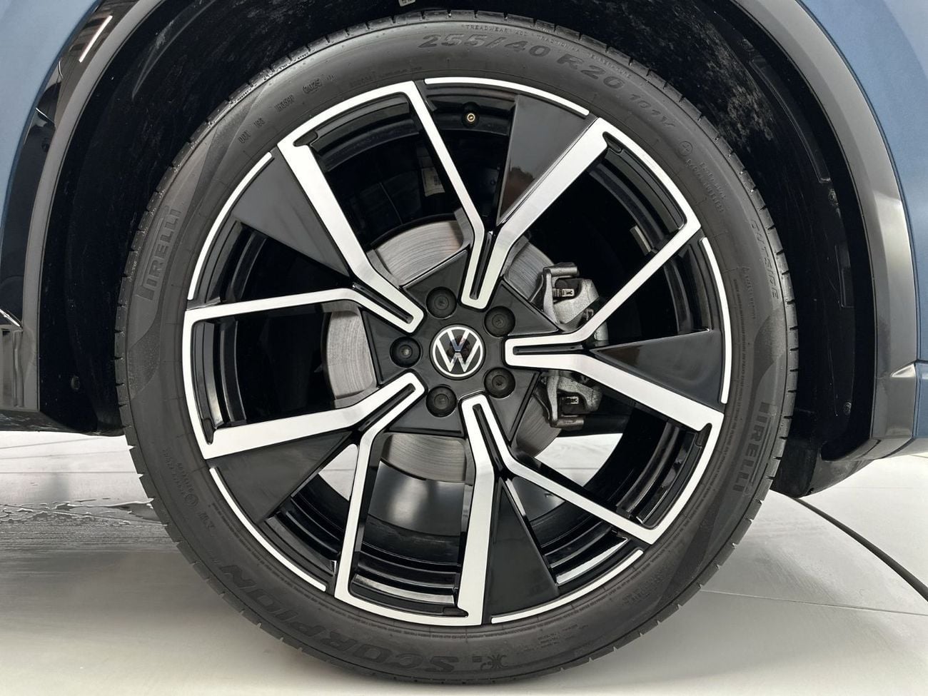 فولكس واجن تيجوان Tiguan R-Line 1.4L (Ref#78130) - 32,100 AED SAVINGS from New Car