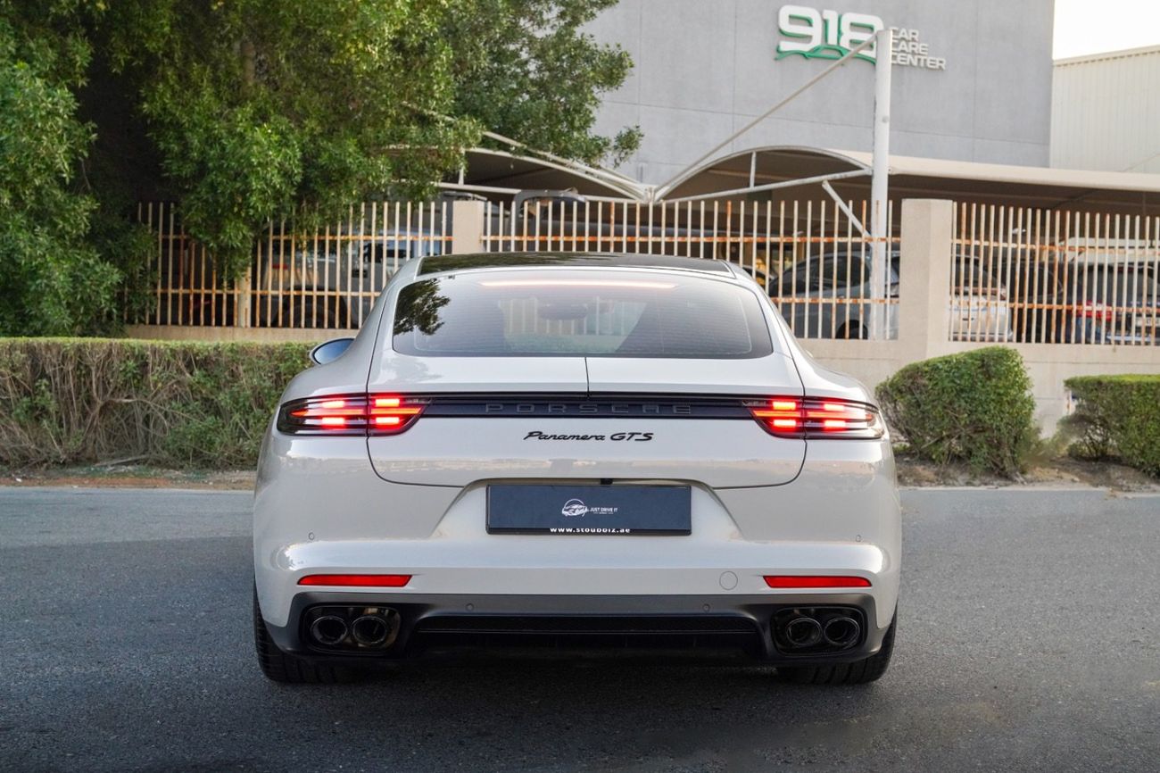 Porsche Panamera GTS 4.0L (455 HP)