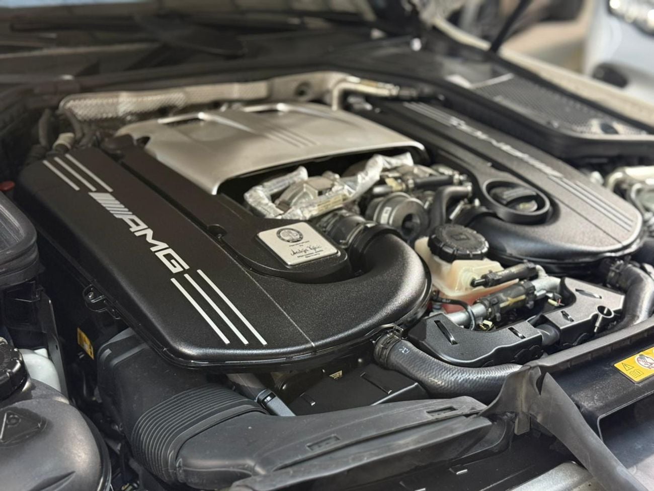 مرسيدس بنز C 63 AMG Std 4.0L Coupe