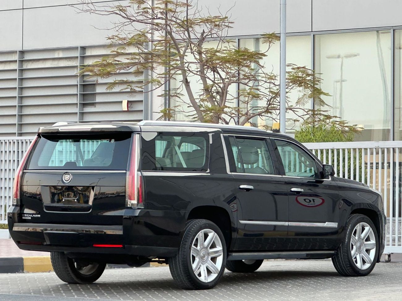 Cadillac Escalade ESCALADE ESV PLATINUM 2015 GCC FULL OPITION // PERFECT CONDITION
