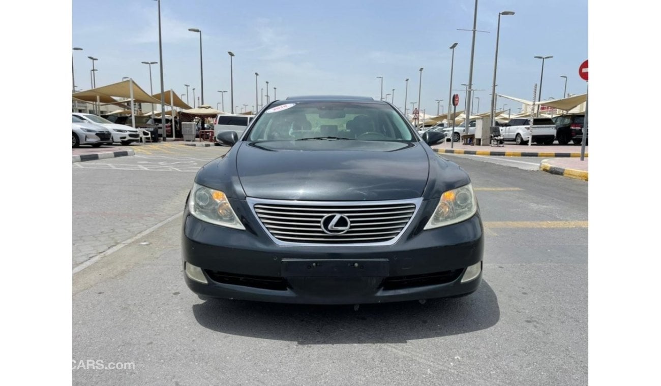 لكزس LS 460 موديل 2010  ثمانية سلندر بحالة ممتازة