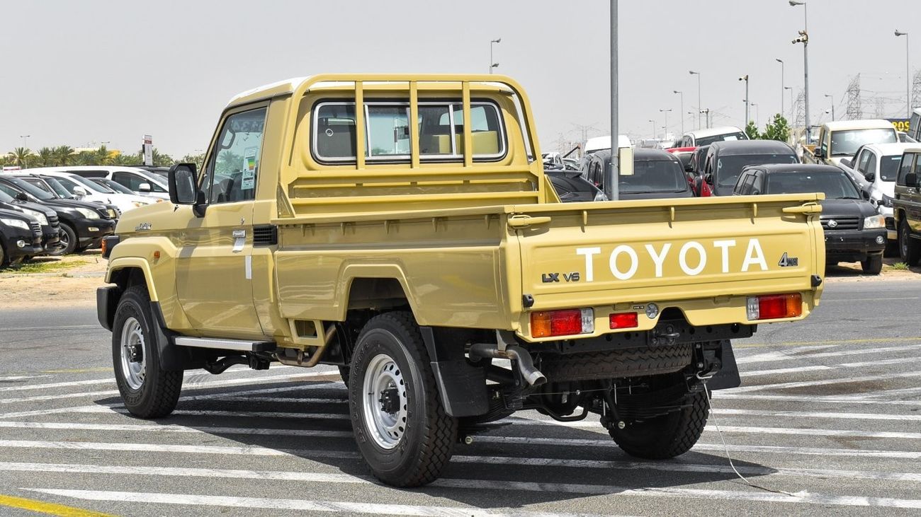 تويوتا لاند كروزر بيك آب 4.0L V6 Petrol Single Cabin  M/T
