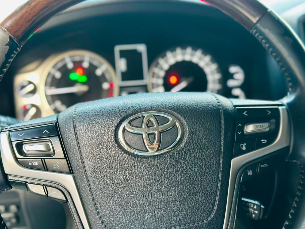 تويوتا لاند كروزر VXR