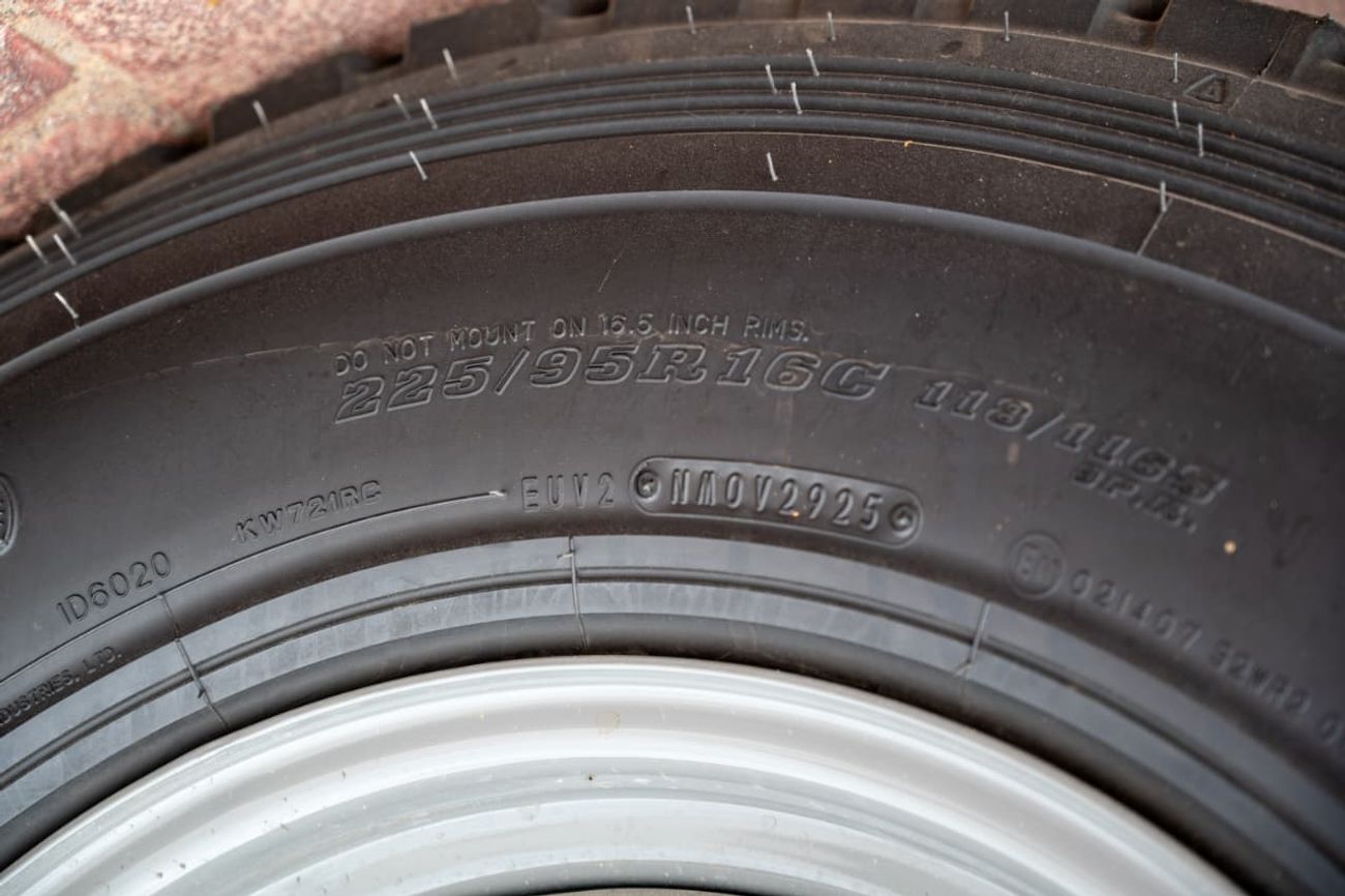 تويوتا لاند كروزر 70 LC 78 | Manual Transmission | 4.2L Diesel | 3 door | Basic Life Support Ambulance