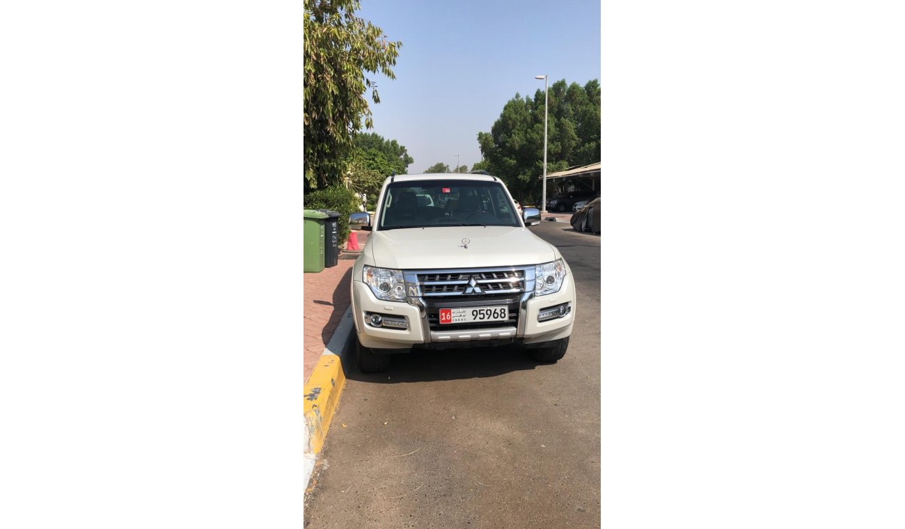 Mitsubishi Pajero White, Full Option, less than 2 years, low mileage