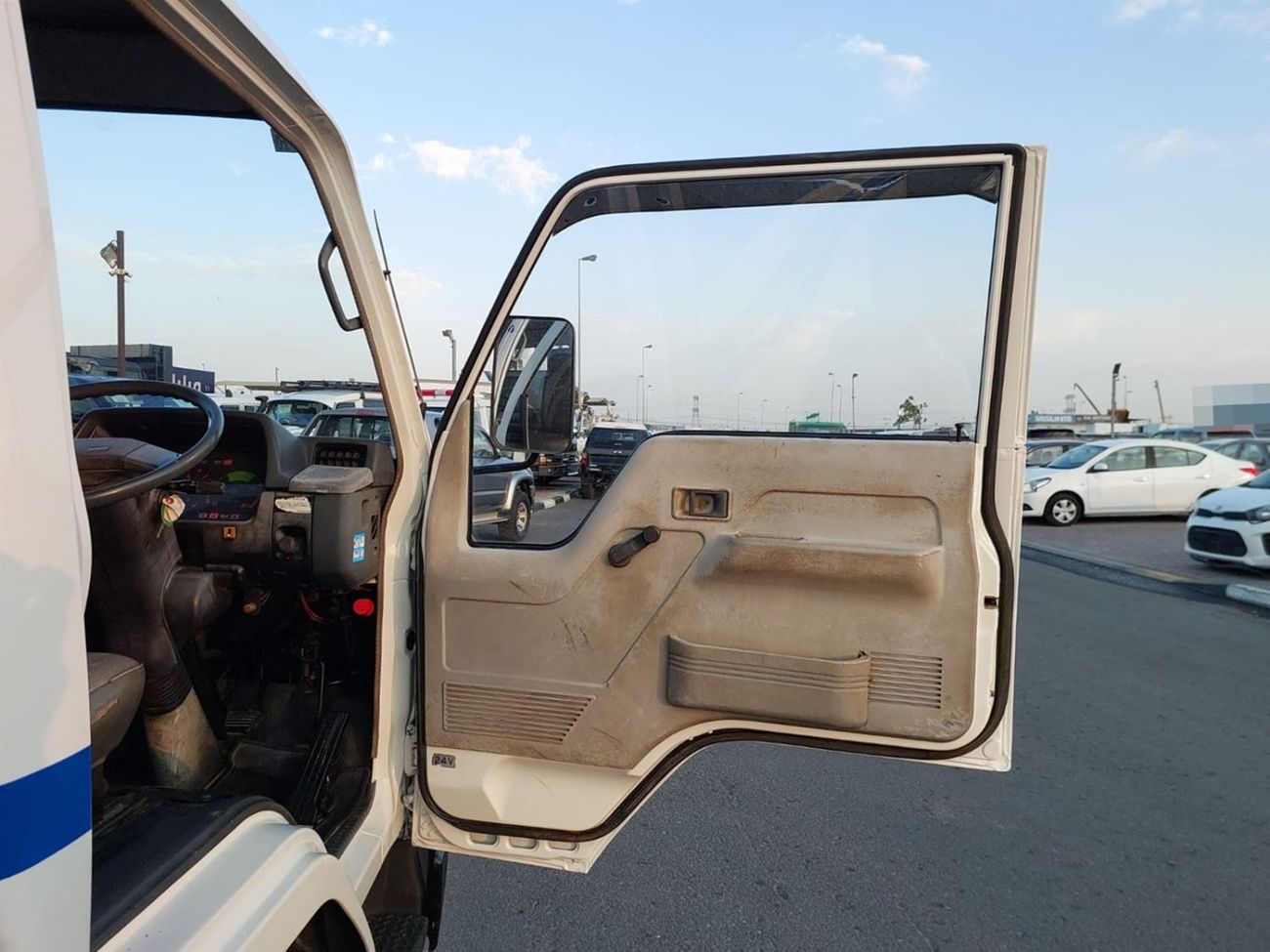 ميتسوبيشي فوسو كانتير MITSUBISHI CANTER TRUCK RHD 1989 MODEL 4.2 L DIESEL MANUAL(PM22881)