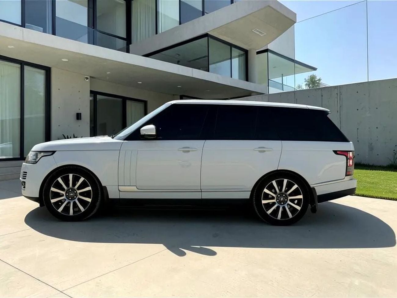 Land Rover Range Rover HSE RANGE ROVER HSE | 5.0L V8 | 4WD | GCC SPECS | 2016