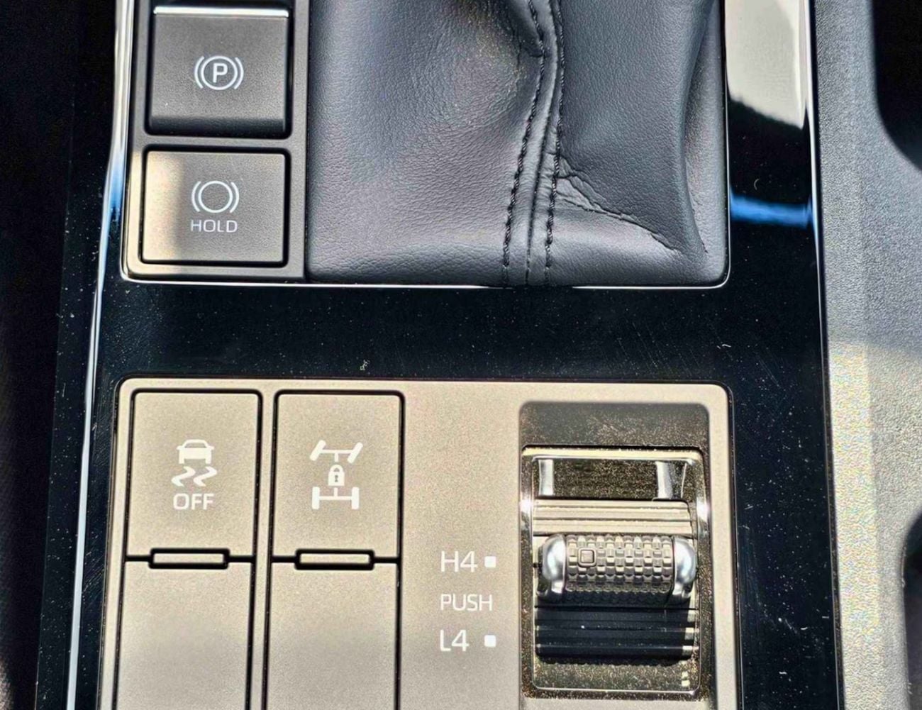 تويوتا برادو ALL ROUNDER / MID OPTION /2.8L DIESEL V4/ LETHAER WITH DRIVER PWR SEAT /SUNROOF (CODE#P28AR2)