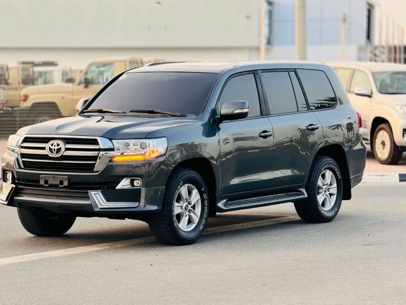 Toyota Land Cruiser PREMIUM CONDITION | 4.0L PETROL | SUNROOF | LHD | 2020 | COOL BOX | REAR VIEW CAMERA