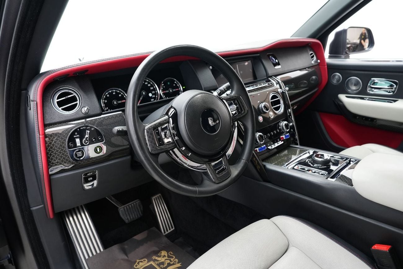 Rolls Royce Cullinan BLACK BADGE , FACELIFT, Rear VIP Seats w/ Screens, Starlight, Bespoke Audio, GCC Specs!