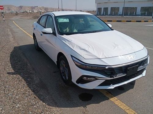 Hyundai Elantra Price in UAE, Images, Specs & Features