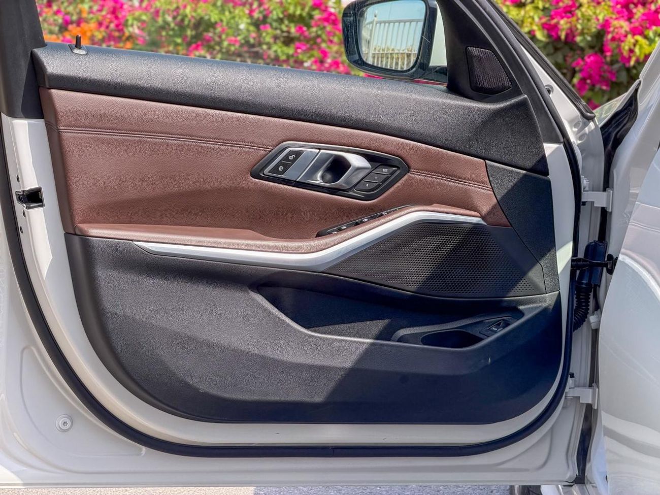 بي أم دبليو 330i Exclusive 2.0L (255 HP)