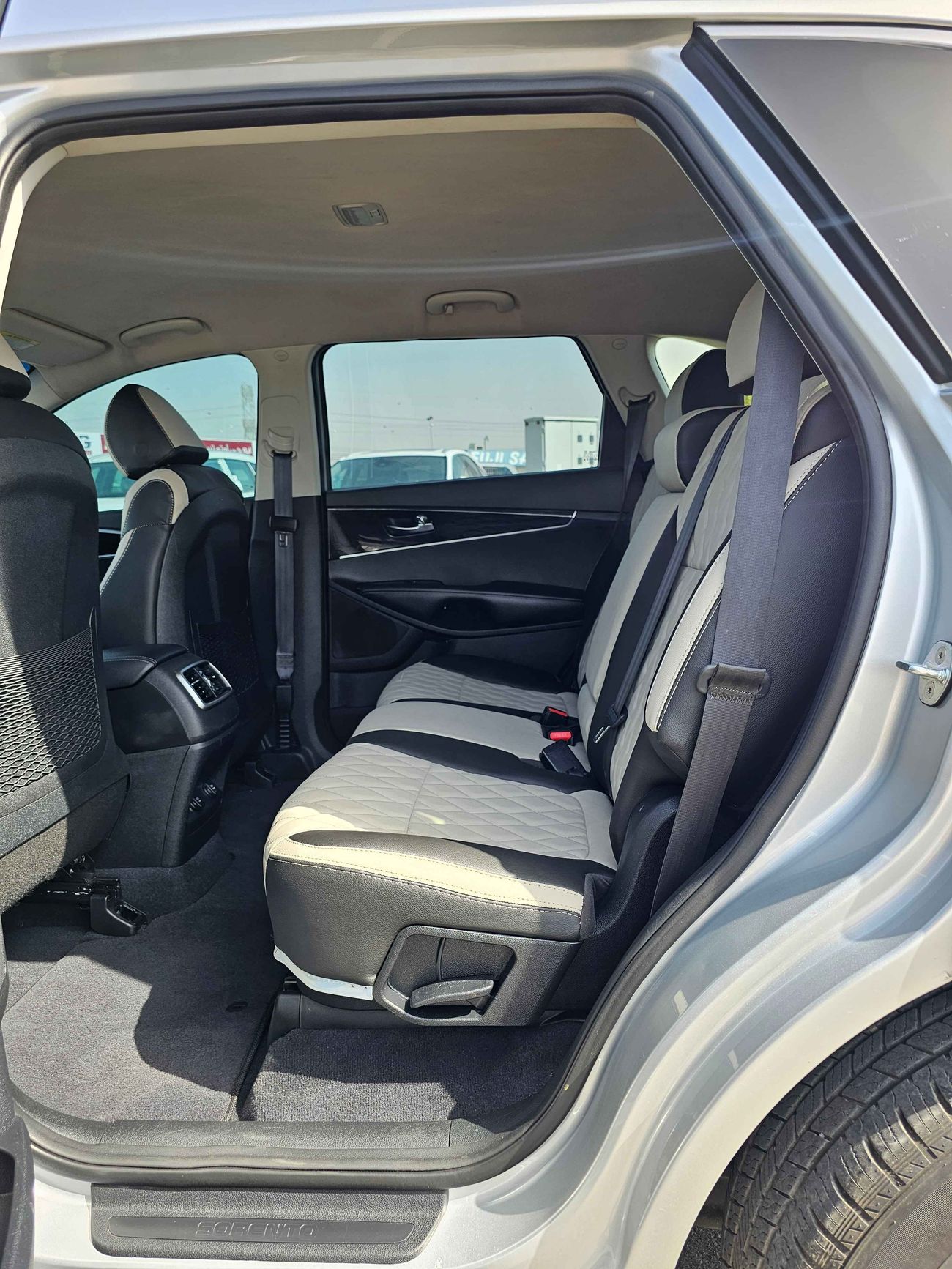 كيا سورينتو LX / 7 SEATS V6 / ELECTRIC / LEATHER SEATS / DVD / BLIND SPOT / 613 MONTHLY/ LOT#69917