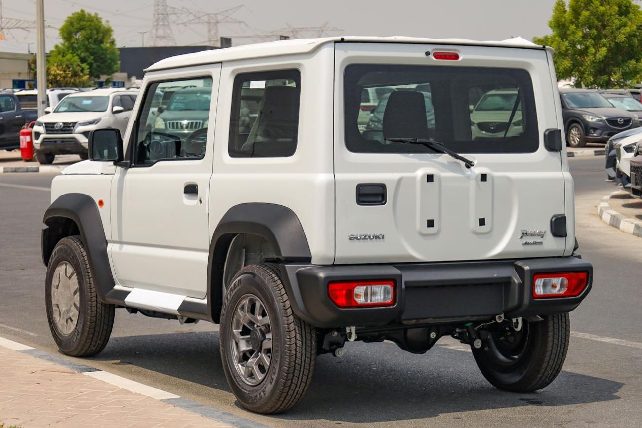 سوزوكي جيمني للبيع في دبي الإمارات: سوزوكي جمني GL بابين 2026 جديدة بالكامل. عداد صفر، قير عادي، بنزين، دفع رباعي