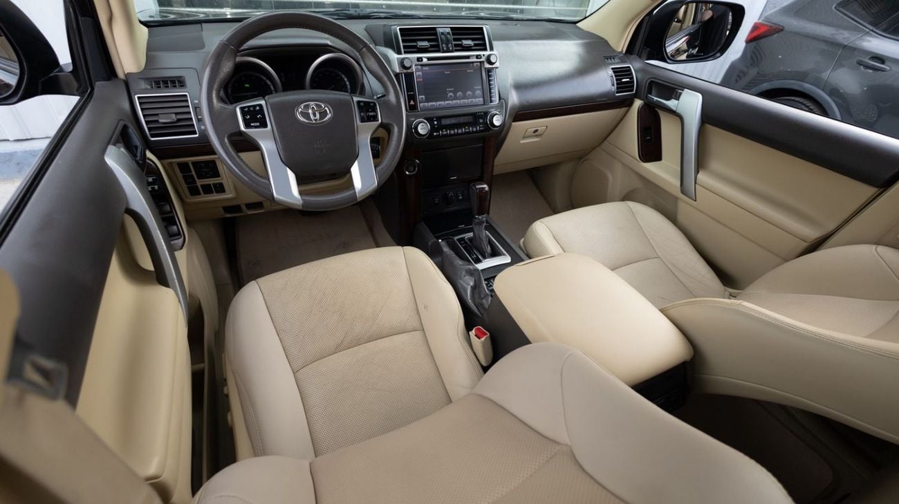 Toyota Prado VXR 4.0L 4WD Toyota Land Cruiser Prado 2017 GCC specs for 1,704.00 AED monthly
