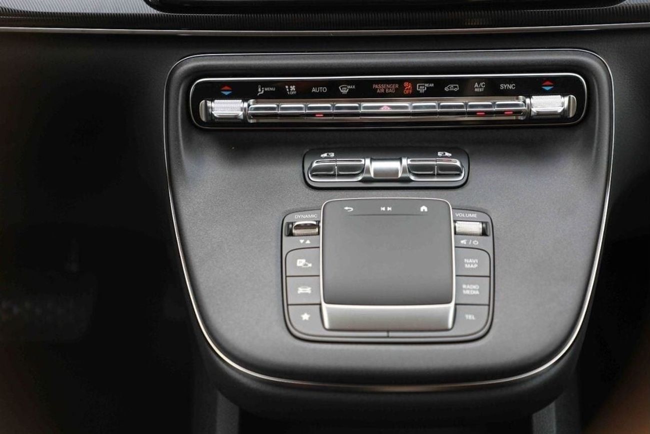 مرسيدس بنز V 300 2025 MERCEDES BENZ V300 EXTRA LONG 2.0 - BLACK inside BLACK | Export Only