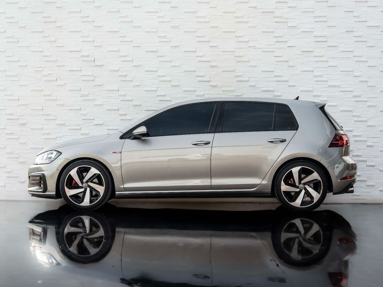 Volkswagen Golf GTI Sport 2.0T