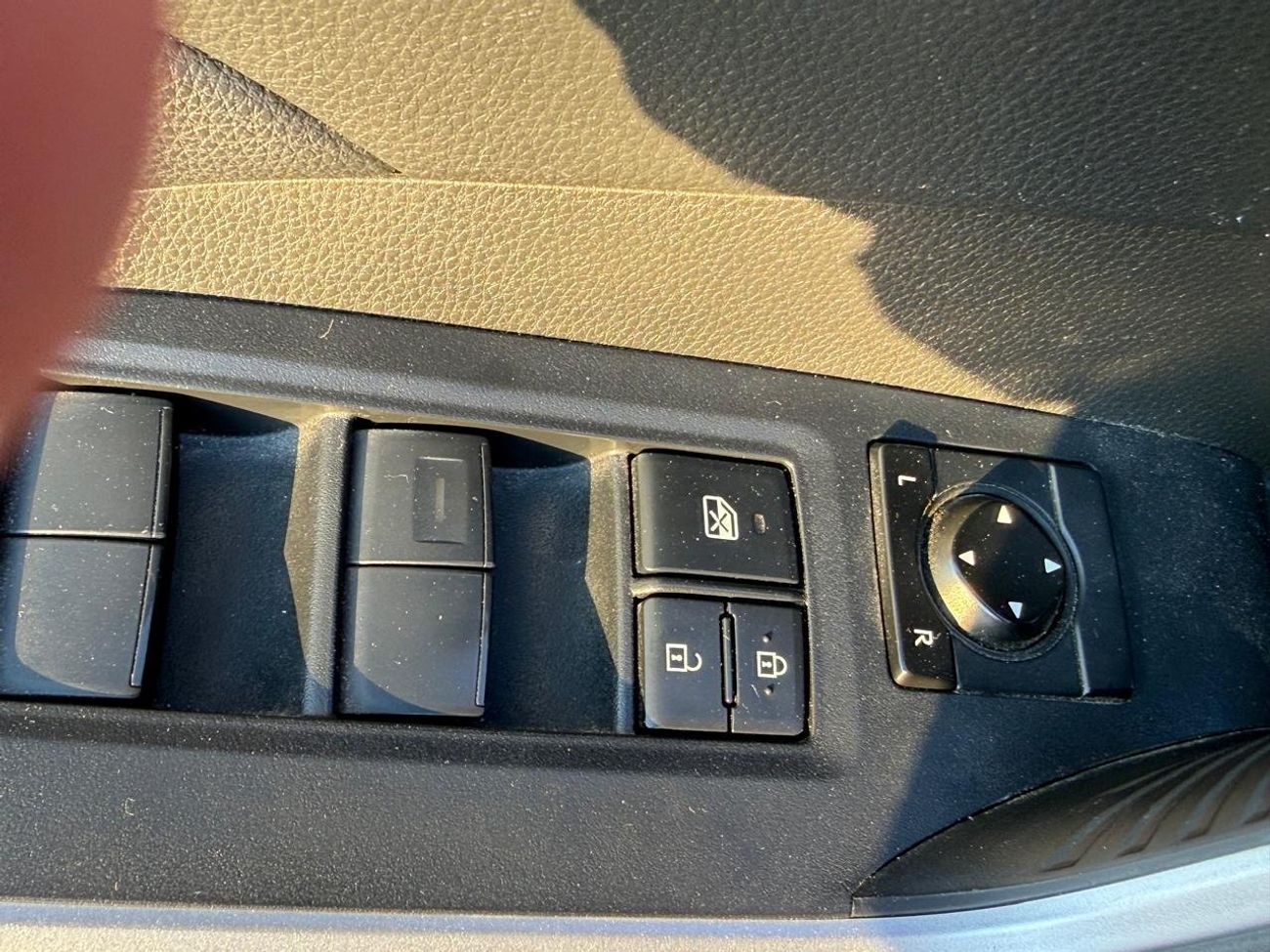 تويوتا راف ٤ XLE 2.5L