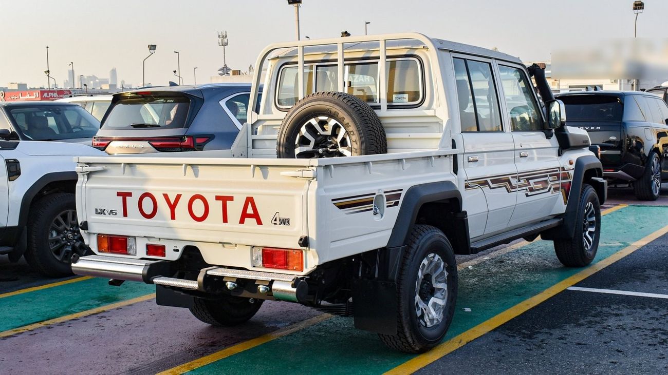 تويوتا لاند كروزر بيك آب 4.0L V6 Double Cabin A/T
