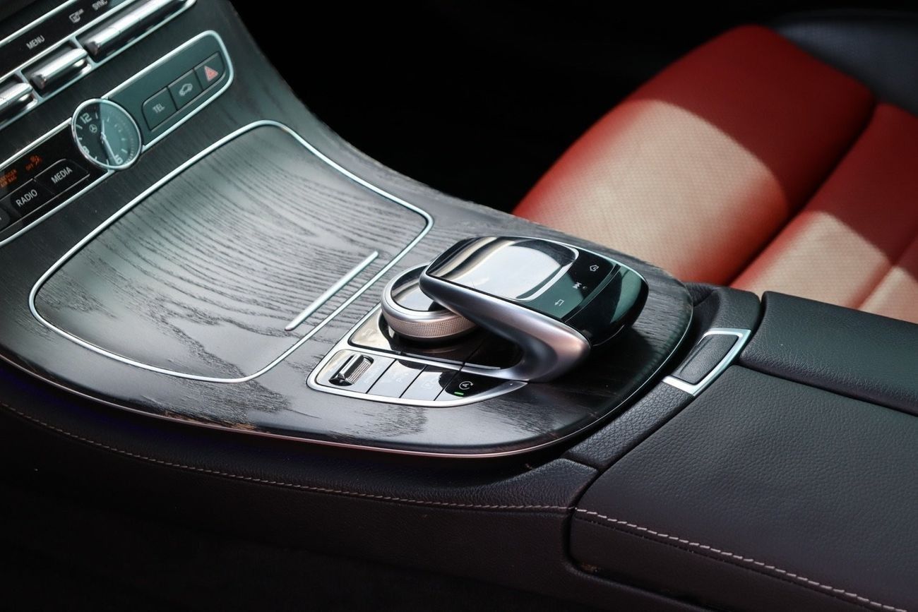 مرسيدس بنز E 200 كوبيه Mercedes-Benz E200 Coupe / 2018 / GCC / Free Accident / First Owner