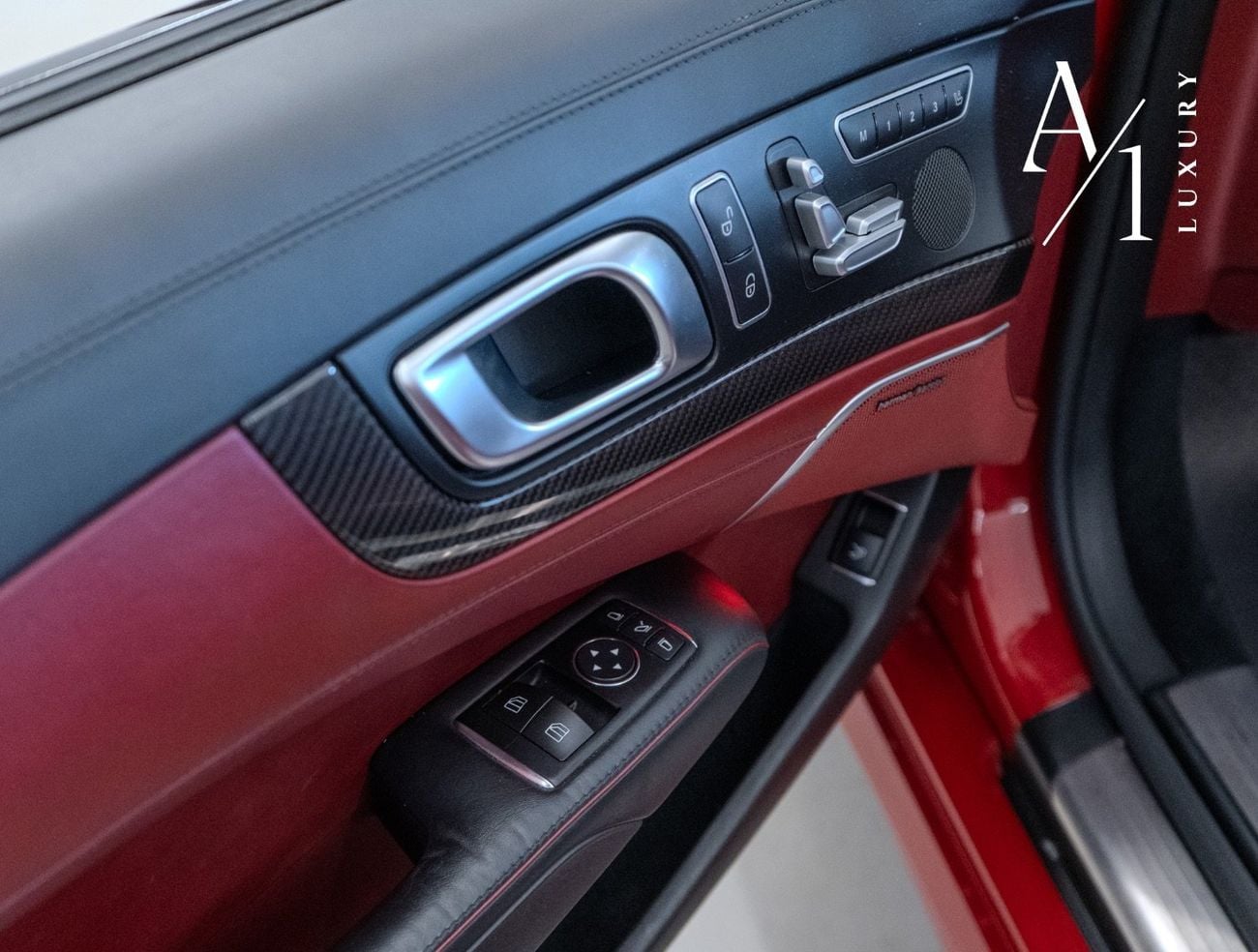 Mercedes-Benz SL 63 AMG Std 5.5L (577 HP) 2013 Mercedes SL 63, Excellent Condition, Carbon Fibre Accents, Fully Loaded, GCC