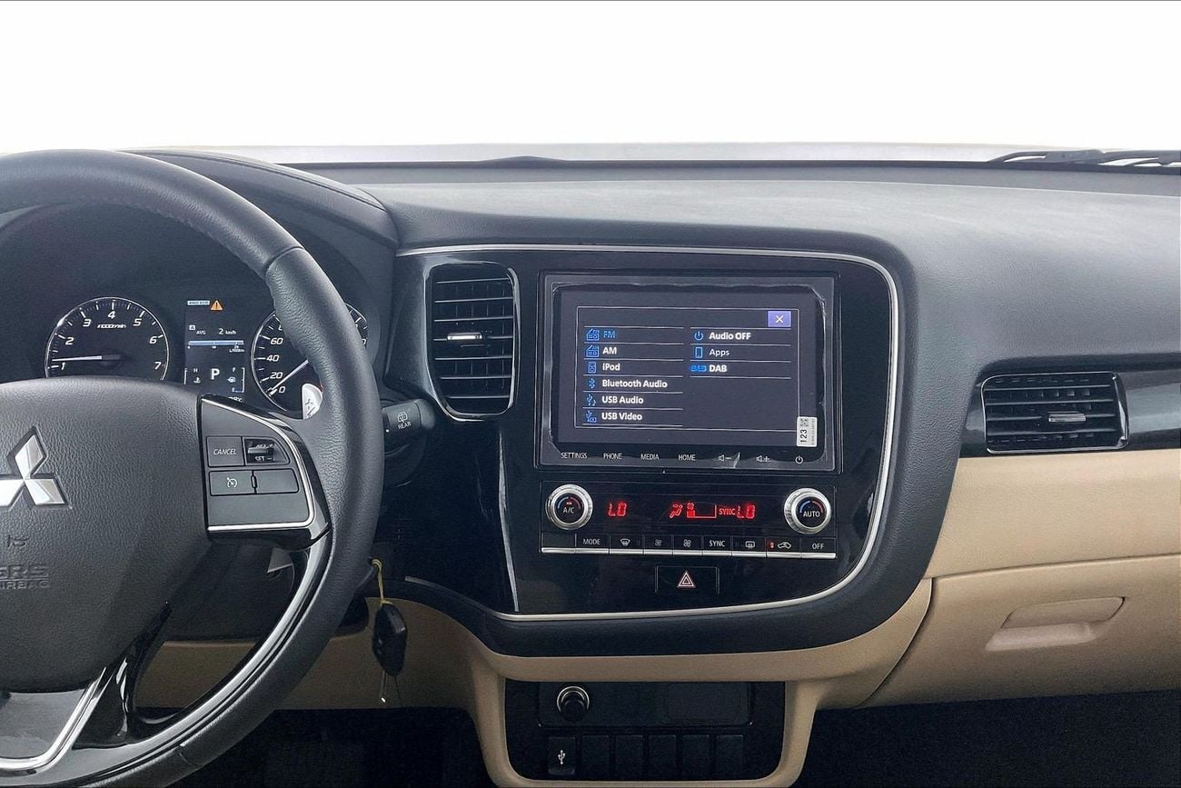 ميتسوبيشي آوتلاندر 2.5 GLX AUTO 4WD 7SEAT ML FABRIC SEATS | شامل الضمان | 0 ﺪﻔﻋﺓ ﺃﻮﻟﻯ