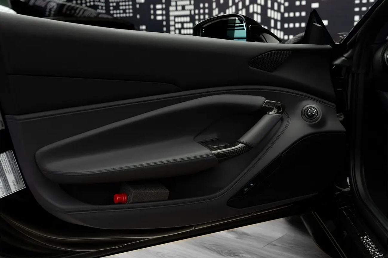 Ferrari F8 Spider STD