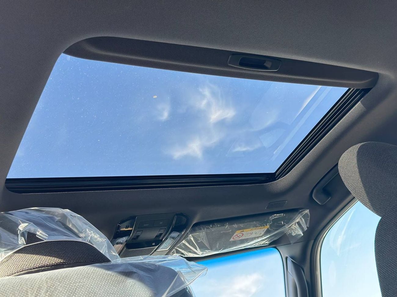 تويوتا برادو 2.8 لتر تيربو ديزل أوتوماتيك // 2026 // خيار ALR مع ثلاجة، فتحة سقف، مشغل DVD وكاميرا خلفية // عرض خ