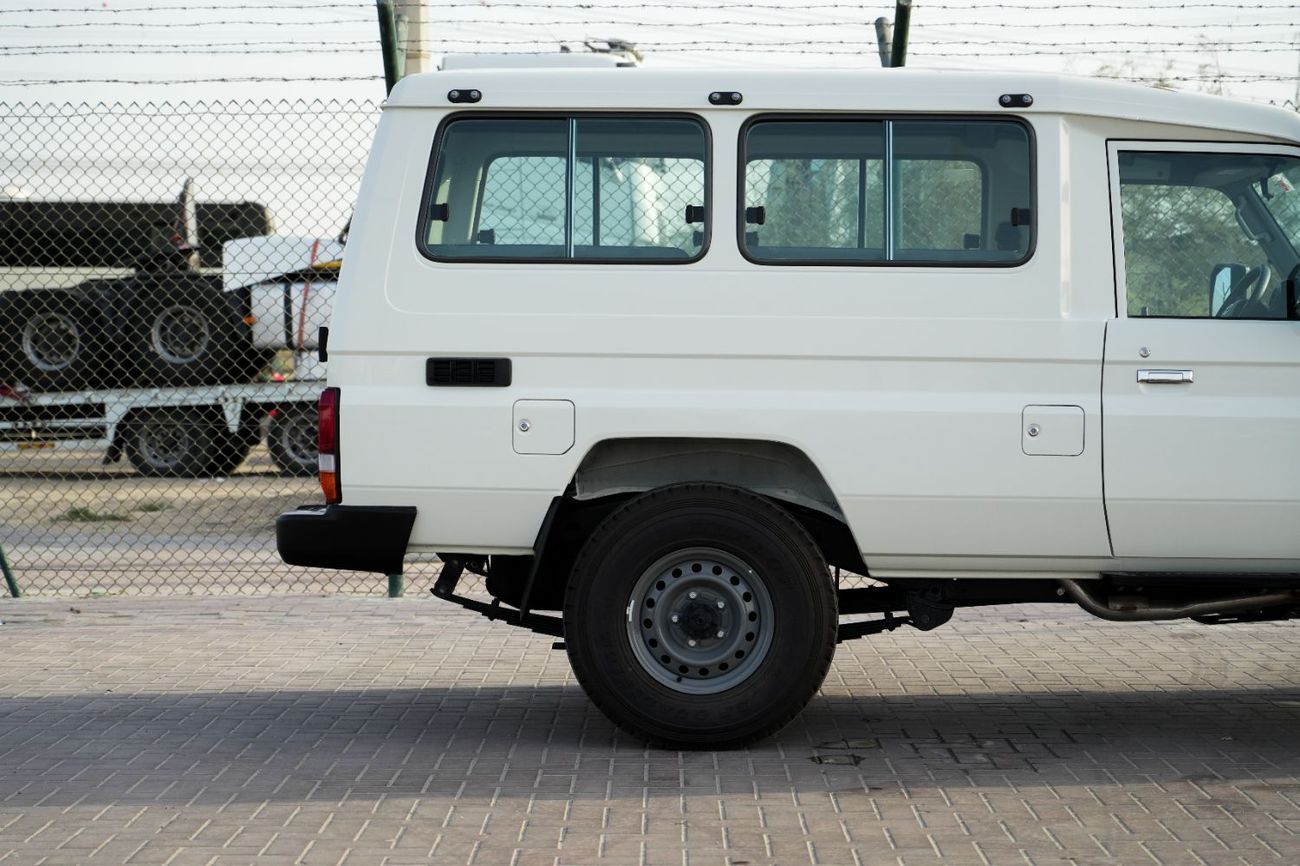 Toyota Land Cruiser 70 Land Cruiser Hard Top V6 4.2L 2025 MY EXPORT