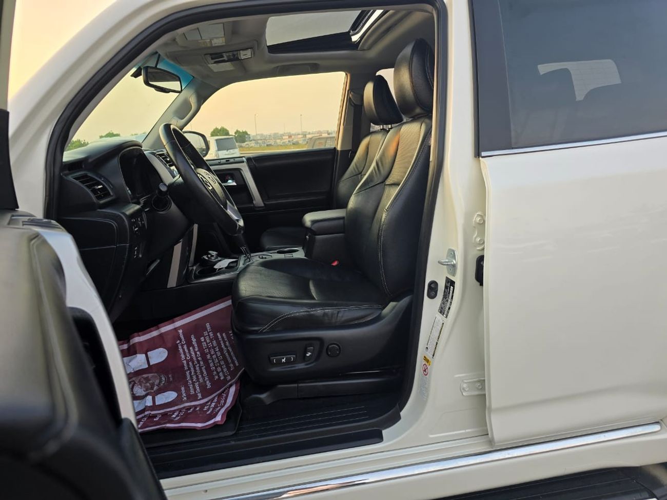 Toyota 4Runner 2016 Toyota 4Runner Limited Edition Full Option - 4.0L V6 - AWD 4x4 - 7 Seater - Sensors - 124,000 m