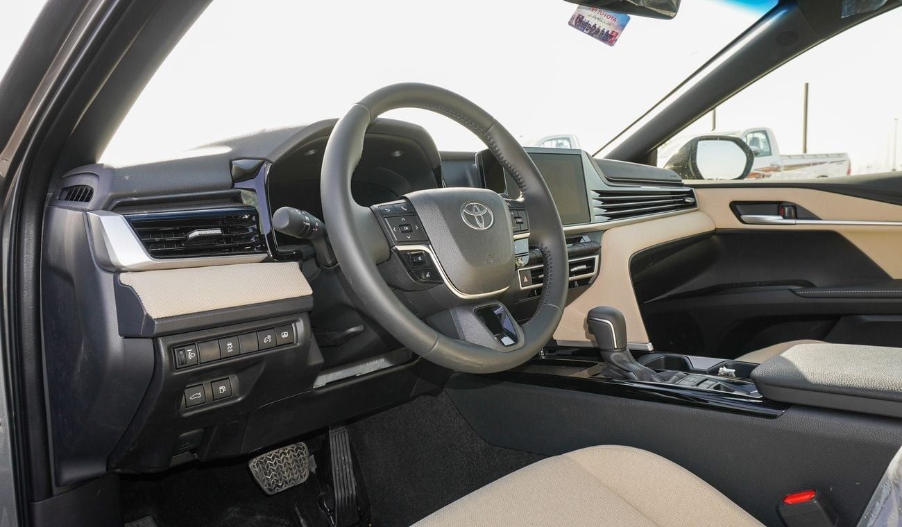 Toyota Camry LE  HEV 2.5L HYBRID