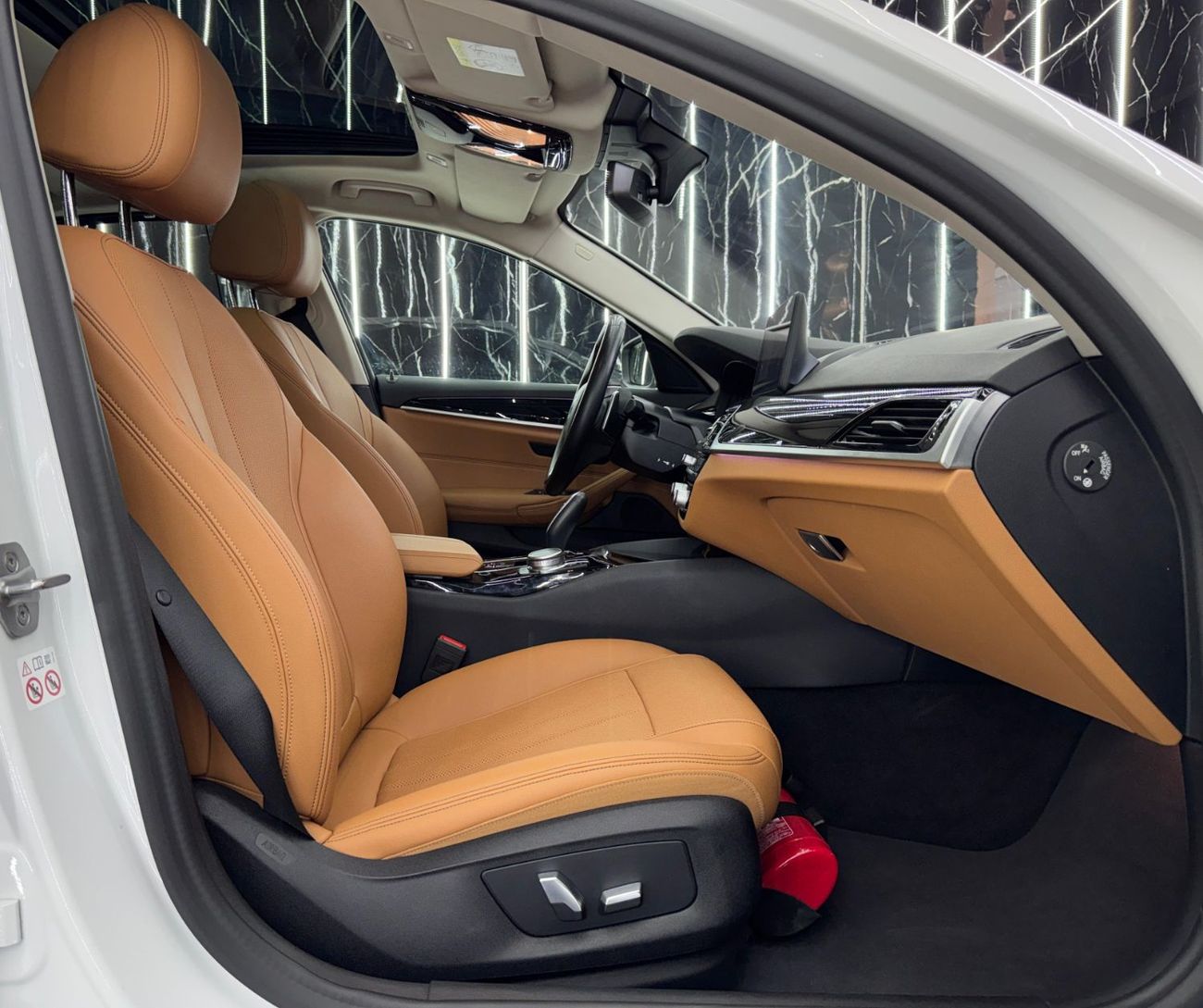 بي أم دبليو 520i Std 2.0L 2022 BMW 520i, Aug 2026 BMW Warranty + Service Pack, Full BMW Service History, Low Kms, GCC