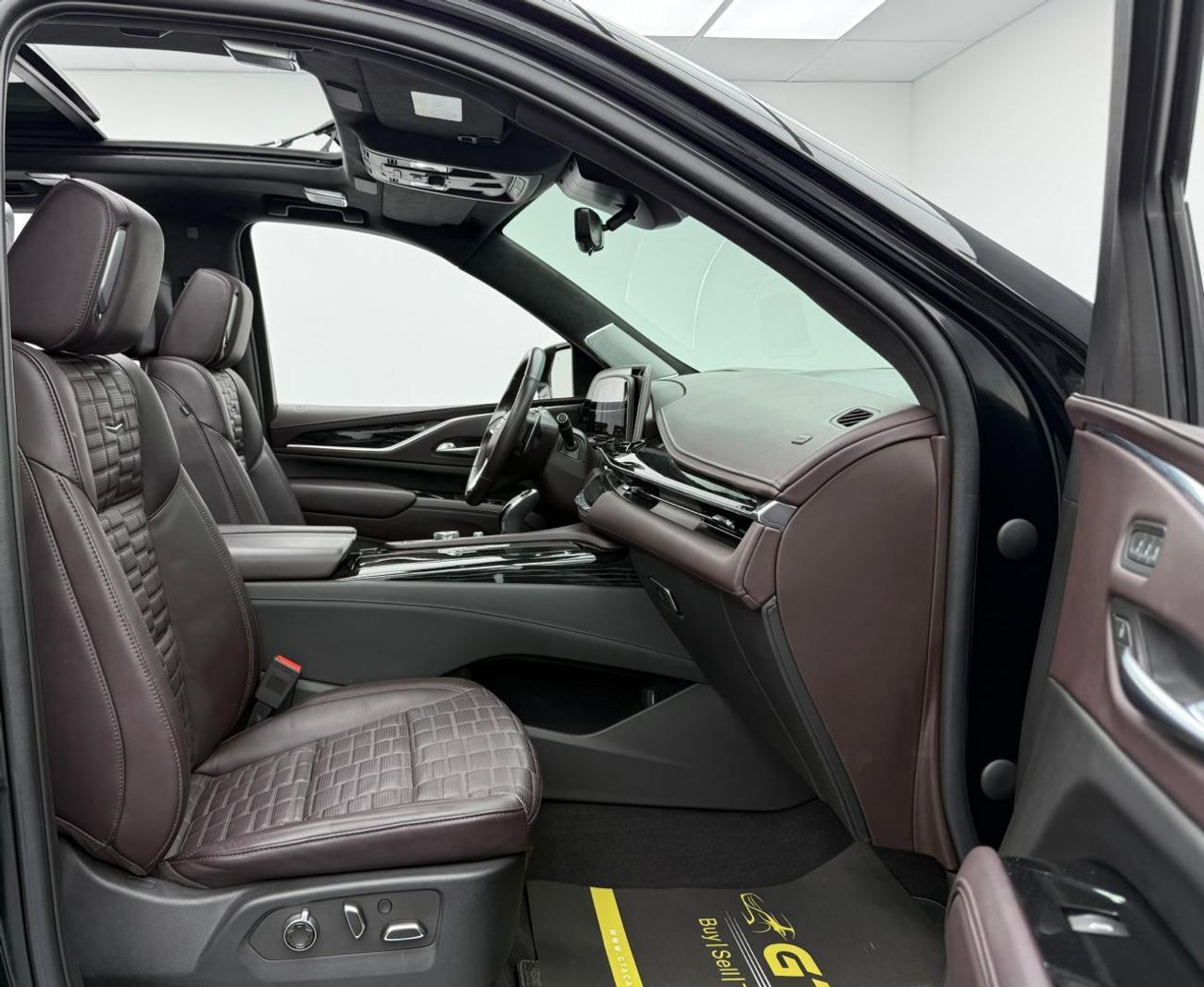 Cadillac Escalade Escalade-V 6.2L 2023 Cadillac Escalade V, 2027 Cadillac Warranty + Service Pack, Very Low Km, 7 Seat