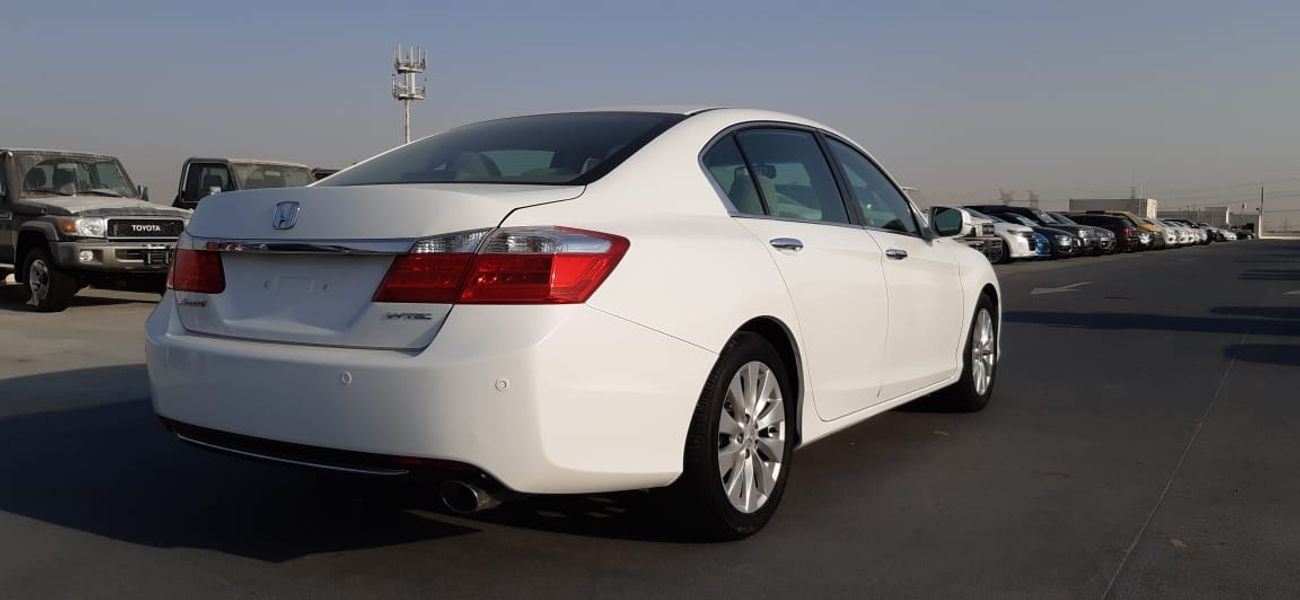 Honda Accord GCC SPECS WITH SUNROOF AGENCY SERVICE