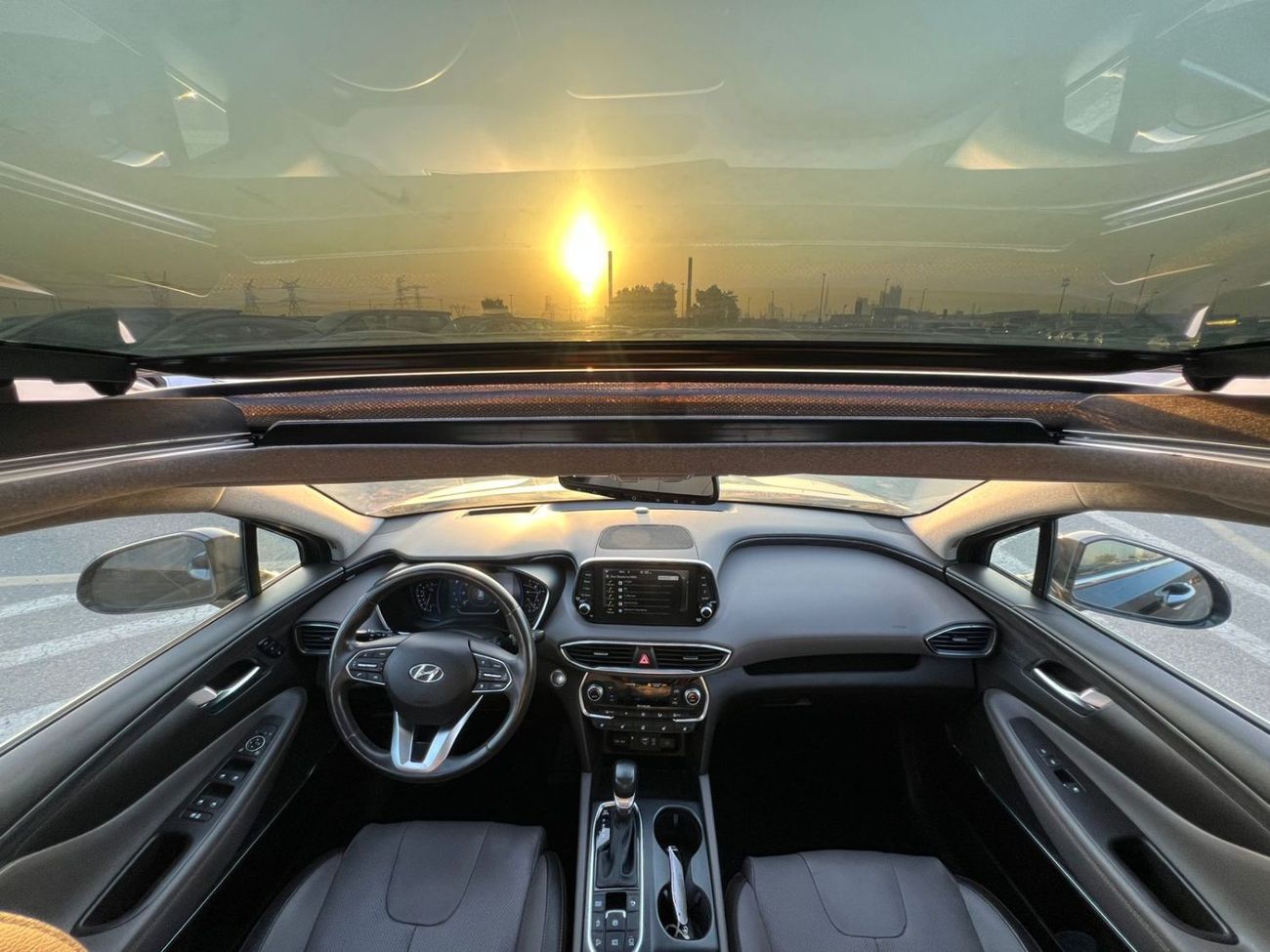 Hyundai Santa Fe 2019 Hyundai Santa - Full Option - 2.4L - V4 - Panoramic View - Push Start - Leather and Electric-36