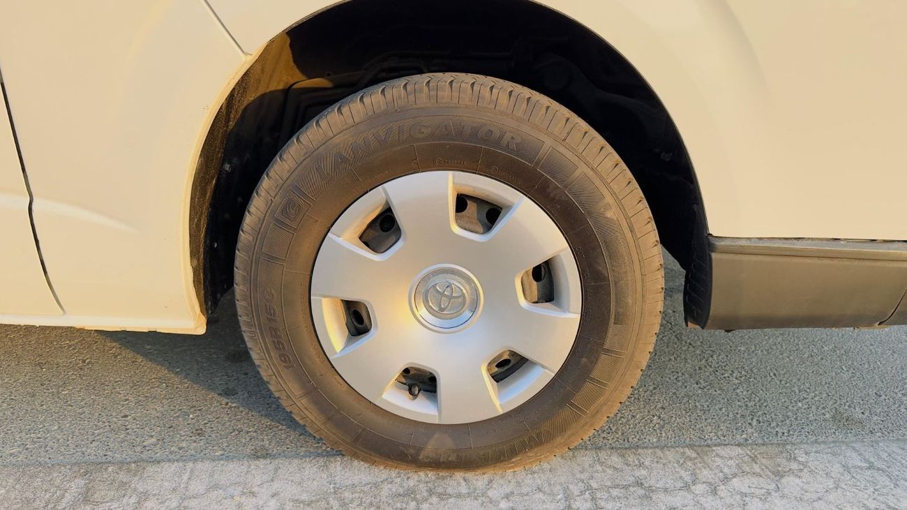 Toyota Hiace PREMIUM CONDITION | 2.5L DIESEL | MANUAL TRANSMISSION | 14 SEATERS