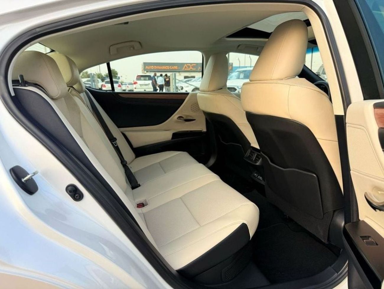 لكزس ES350h 2024 LEXUS ES350H/ HYBRID / 1200 KM ONLY