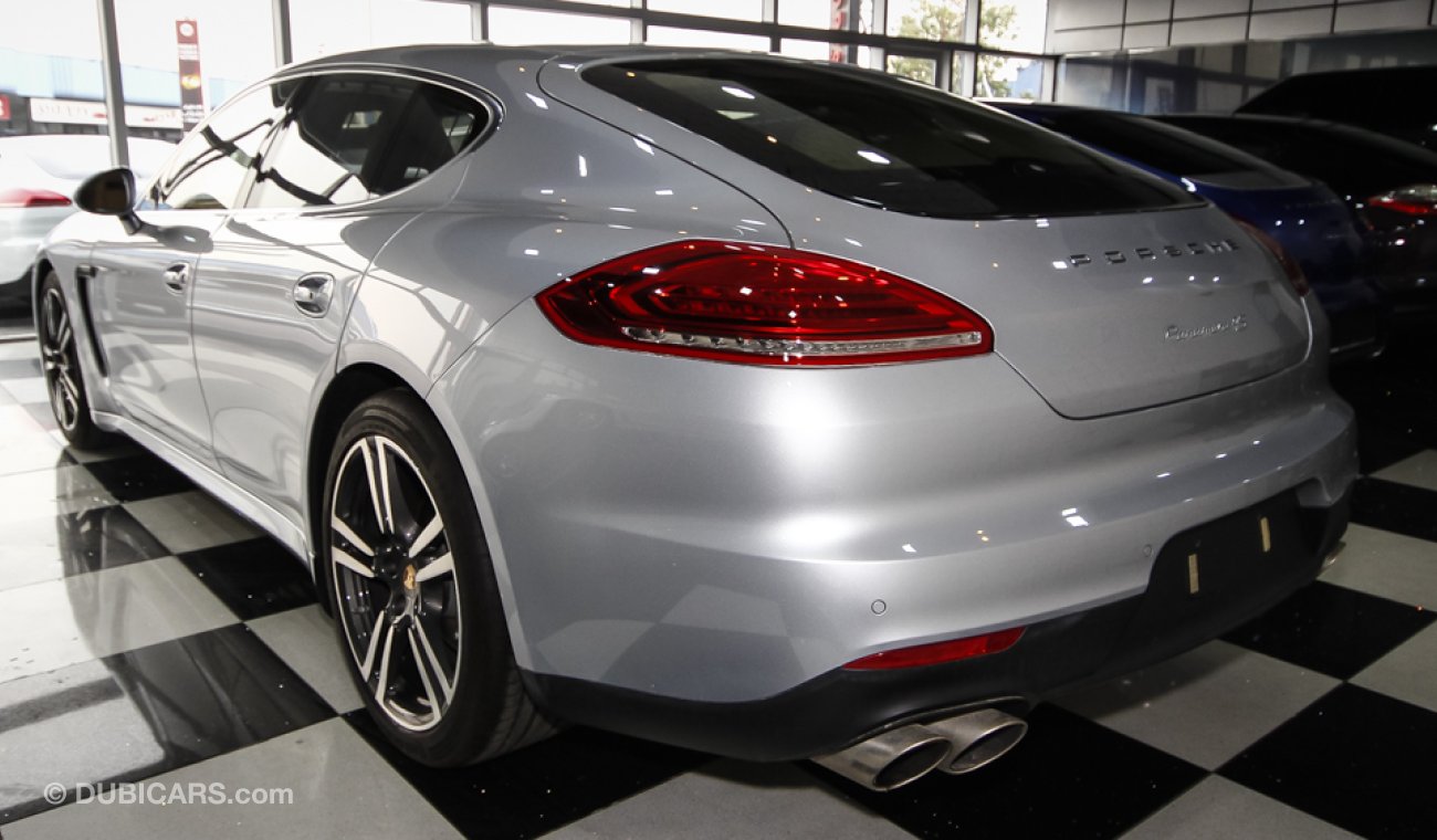 Porsche Panamera 4S