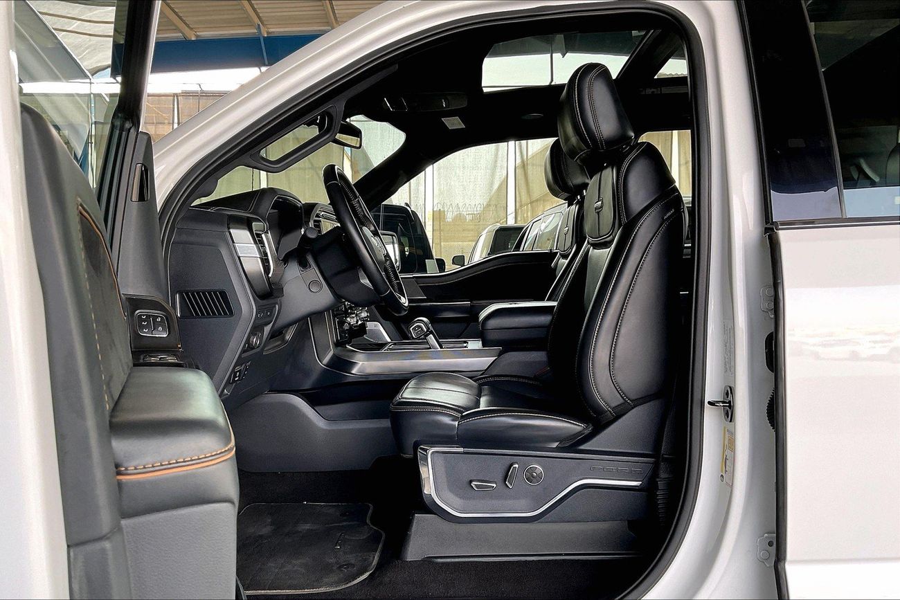 Ford F 150 Platinum FX4 - Super Crew | Guaranteed Warranty | 0 Down Payment