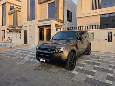 لاند روفر ديفندر 110 HSE P400