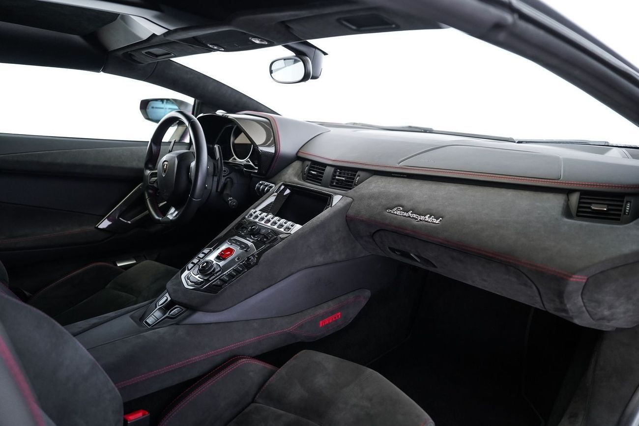 لامبورغيني أفينتادور 6.5L V12 Aventador Roadster Pirelli Edition