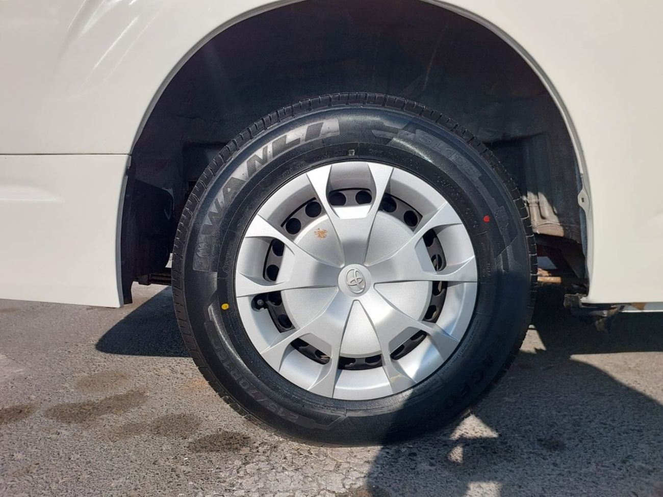 Toyota Hiace TOYOTA HIACE COMMUTER VAN RHD 2020 MODEL 2.8 L DIESEL AUTOMATIC(PM14152)