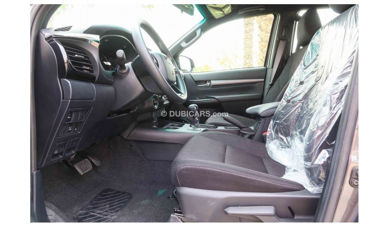 Toyota Hilux 2023 Toyota Hilux 4x4 DC 4.0 Adventure HI SR5 P A/T - Silver inside black
