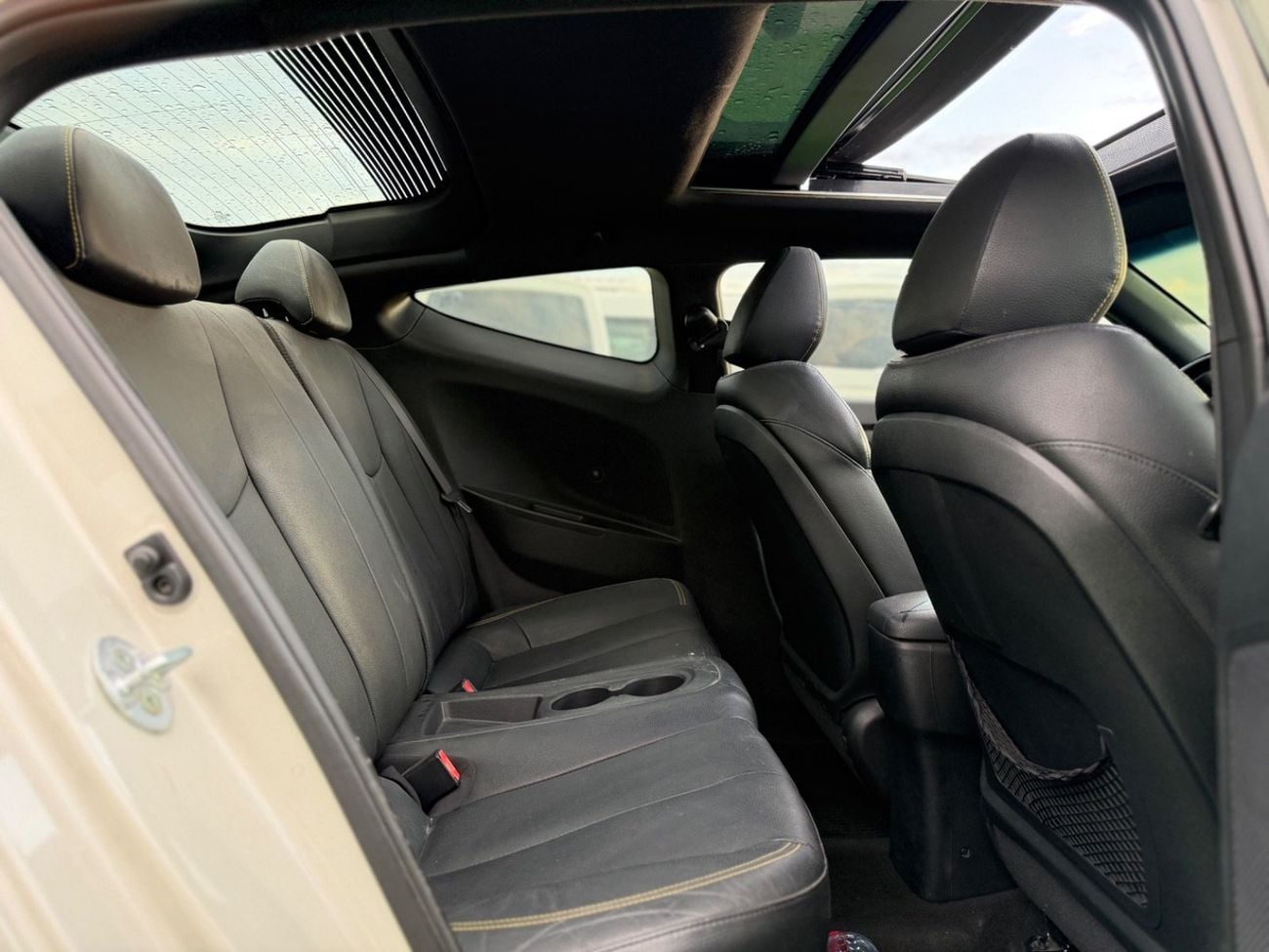 هيونداي فيلوستر Hyundai Veloster 1.6L / GCC / 2016 / Free Accident Original Paint