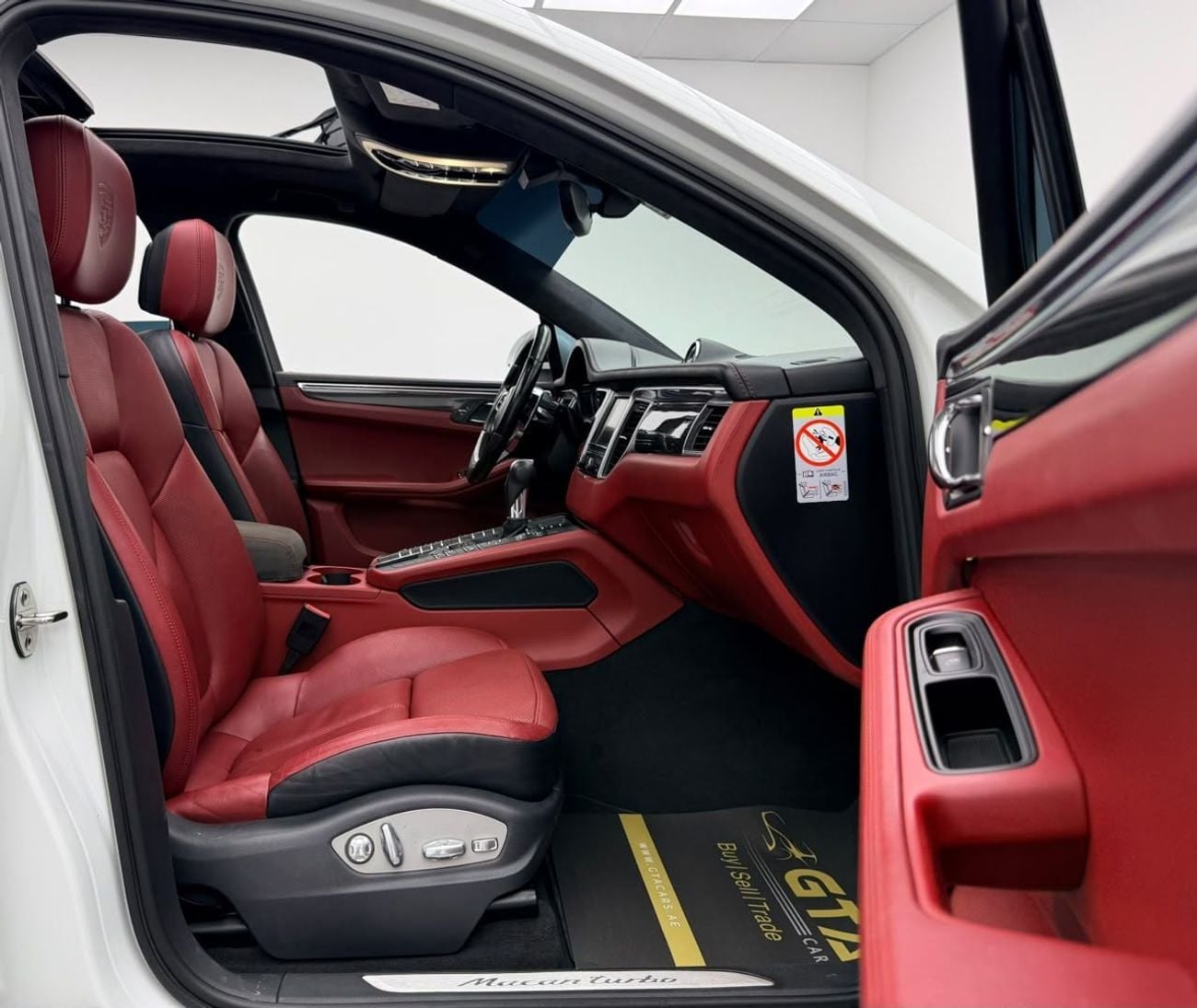 بورش ماكان TURBO 2015 Porsche Macan Turbo, Service History, Excellent Condition, GCC Specs.