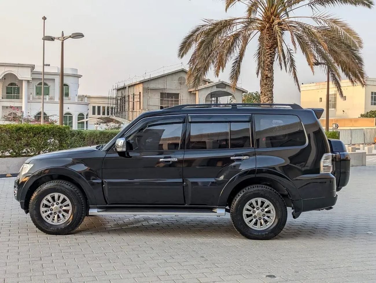 ميتسوبيشي باجيرو GLS MIDLINE