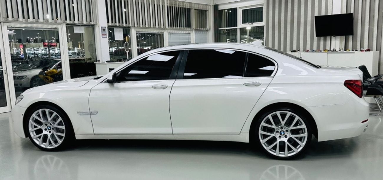 BMW 750Li Exclusive GCC .. Perfect Condition .. Top Range .. V8 ..