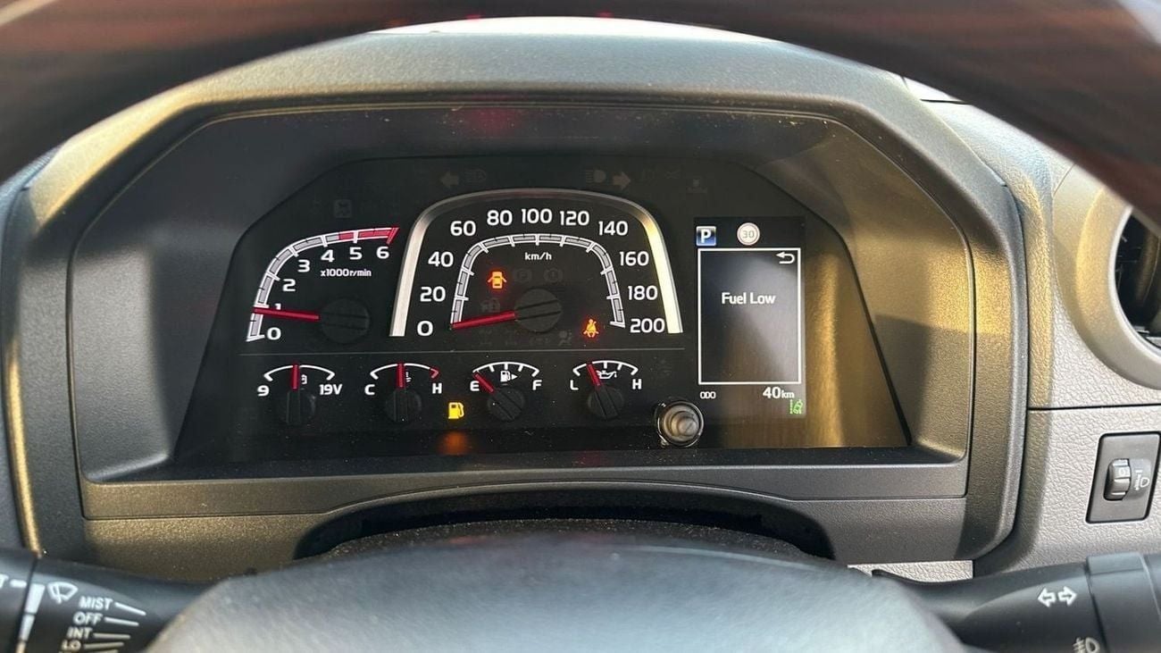 تويوتا لاند كروزر بيك آب AUTO 2.8 DIESEL